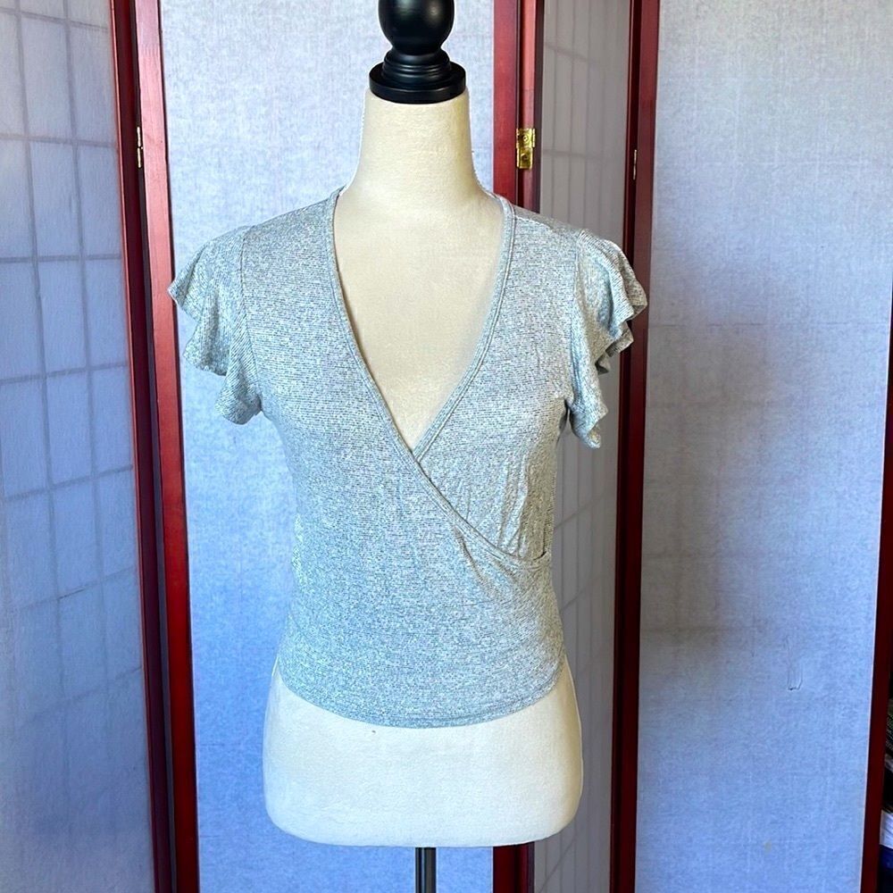 Anthropologie Caution to the Wind Gray Wrap Short Sleeve Top (Size: Medium)